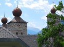 Les belles tours du Palais Stockalper, vues en montant aux Ursulines. Cliché personnel