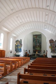 Vue de la nef cylindrique de cette église étonnante en direction du choeur. Cliché personnel