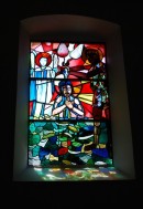 Un vitrail de H. Stocker à Beurnevésin (église). Cliché personnel