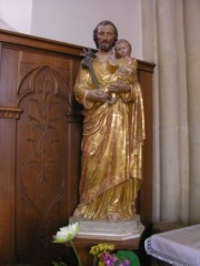Statue près de l'autel à Villers-le-Lac. Cliché personnel