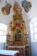 Choeur et maître-autel de l'église de Geschinen. Cliché personnel 