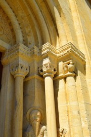 Détails du porche roman (transept Sud). Cliché personnel