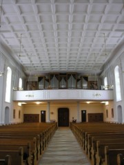 Intérieur de l'église en direction de l'orgue. Cliché personnel