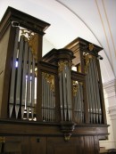 Vue de la façade de l'orgue Bloch (1826) abandonné. Eglise d'Undervelier. Cliché personnel