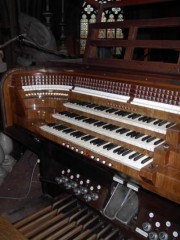 Console de l'orgue de la cathédrale de Bruges. Crédit: www.andriessenorgelbouw.be/