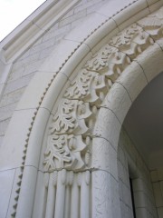 Détail des sculptures Art Nouveau du porche. Cliché personnel