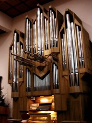 Orgue du facteur Eisenbarth à Wiltz (1997). Crédit: www.geocities.com/luxorgan/