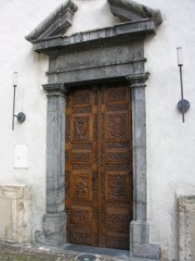 Autre porte (latérale) de l'église. Cliché personnel