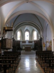 Vue intérieure de l'église du Pissoux. Cliché personnel (janvier 2006)