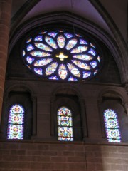 Le croisillon nord du transept et ses vitraux. Cliché personnel