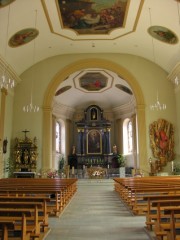 Vue intérieure de l'église en direction du choeur. Cliché personnel