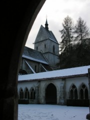 Echappée depuis le cloître vers le clocher. Cliché personnel