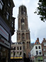 Vue partielle de la cathédrale d'Utrecht et de sa tour. Crédit: www2.world66.com/