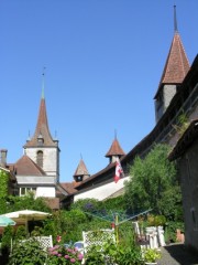 Vue intra muros à Morat avec l'église réformée allemande au fond. Cliché personnel