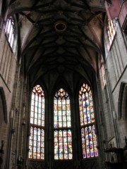 Choeur de la cathédrale et ses verrières de la fin du Moyen Age. Cliché personnel