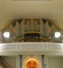 Orgue du facteur Ayer (3 claviers) en l'église de Neyruz. Cliché personnel (début 2006)