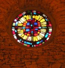 Chapelle St-Pierre, oeil-de-boeuf, vitrail de Perregaux. Cliché personnel