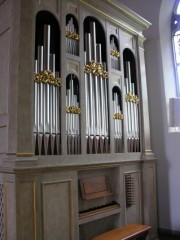 Façade de l'orgue Kuhn de style italien. Cliché personnel