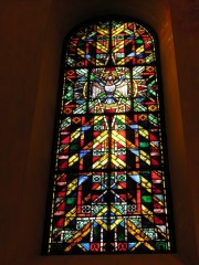 Grande vue du vitrail axial de l'église. Cliché personnel (déc. 2006)