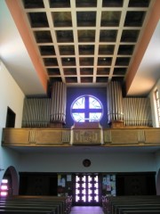 Vue de la nef en direction de l'orgue en tribune. Cliché personnel