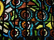 Détail des vitraux, église catholique de Lyss. Cliché personnel