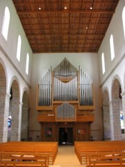 La nef de la Collégiale en direction du Grand Orgue. Cliché personnel