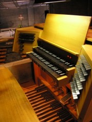 La console du Grand Orgue Kuhn. Cliché personnel