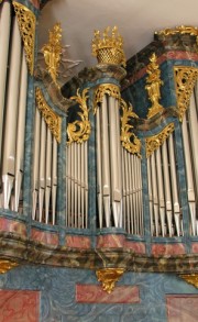 Les dorures et tuyaux de Grand Orgue en tribune. Cliché personnel