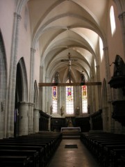 Vue de la nef de la Collégiale de Poligny. Cliché personnel