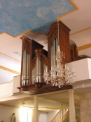 Orgue du facteur Kuhn (Männedorf), 1985, église de Bure, canton du Jura. Cliché personnel (en 2006)