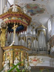 Vue remarquable montrant, au premier plan, la chaire, et le Grand Orgue au fond. Cliché personnel