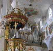 Détail de la chaire et du Grand Orgue avant de descendre à la crypte-grotte. Cliché personnel