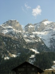 Panorama près de Gsteig. Cliché personnel (avril 2006)