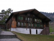 Chalet à côté de l'église de Gsteig. Cliché personnel