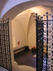 Vue vers une chapelle en contrebas du choeur (au sud). Cliché personnel