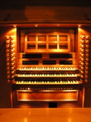 La console en fenêtre de l'orgue de Romont. Cliché personnel