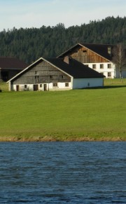 Lac des Taillères et fermes neuchâteloises. Cliché personnel