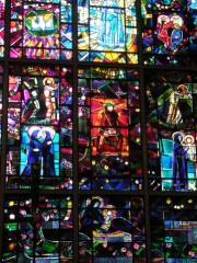 Détail du centre du vitrail du choeur par H. Stocker. Cliché personnel