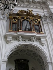 Orgue de choeur sud (factice) dans le transept sud. Cliché personnel