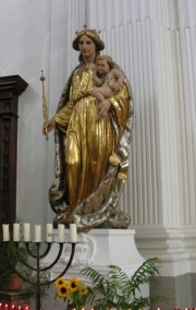 Statue dans le transept nord. Cliché personnel