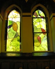 Chapelle de l'Ermitage, vitraux de D. Goetsch et de paroissiens. Cliché personnel