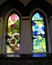 Chapelle de l'Ermitage, vitraux de D. Goetsch et de paroissiens. Cliché personnel