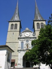 La Hofkirche de Lucerne. Cliché personnel (juillet 2007)