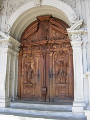 Magnifique porte d'entrée dans la Hofkirche. Cliché personnel