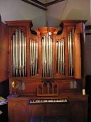 Chapelle de l'Ermitage. L'orgue de 3 jeux. Cliché personnel