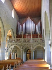 Vue de la nef avec le grand orgue. Cliché personnel