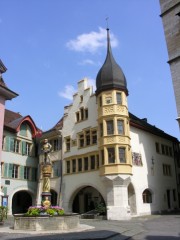 Magnifique bâtiment ancien devant la Stadtkirche de Bienne. Cliché personnel