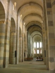 Nef de l'église abbatiale de Payerne. L'Art roman total. Cliché personnel