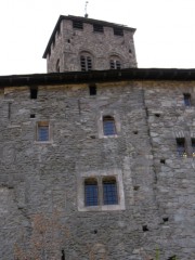 Vue des murs de la forteresse de Valère, en montant. Cliché personnel