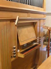 Le Cerneux-Péquignot: console de l'orgue. Cliché personnel